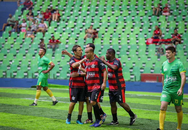 Legends do Flamengo vencem o Piauí na reabertura do Verdão