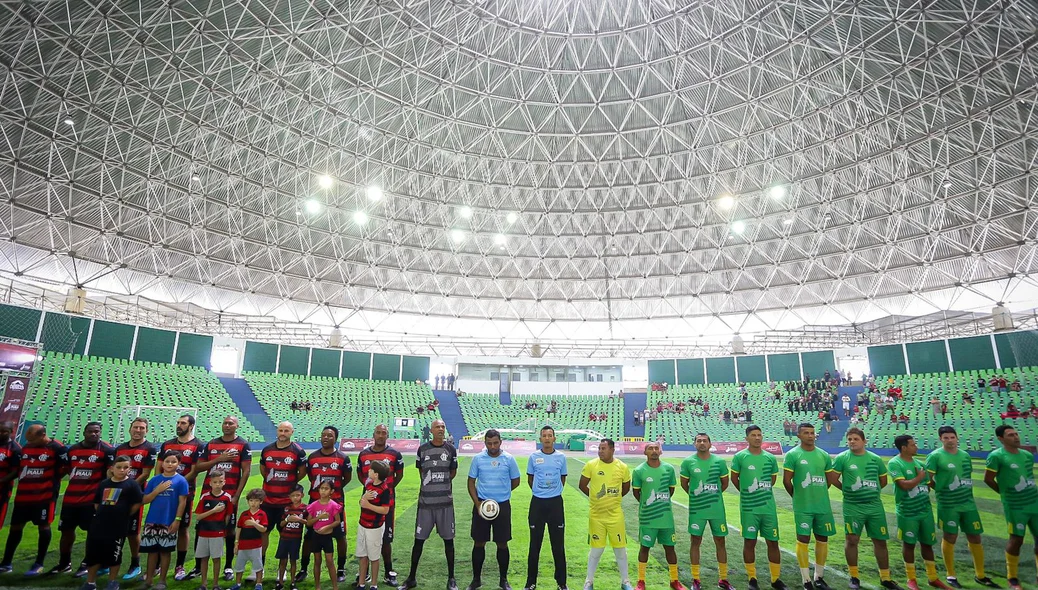 Lendas do Flamengo enfrentaram o Piauí na reabertura do Ginásio Verdão