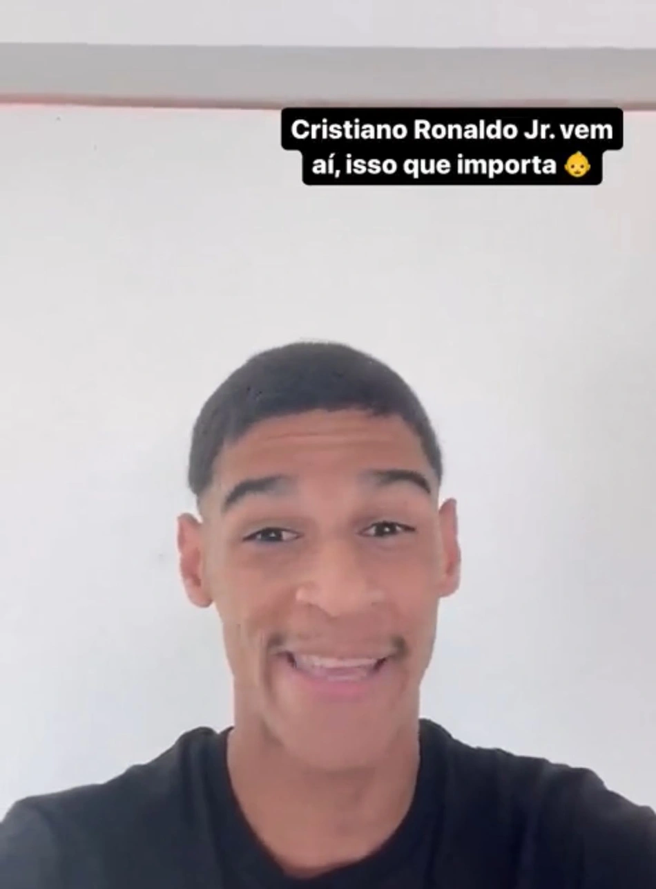 Luva de Pedreiro anuncia que vai ser pai "Cristiano Ronaldo Jr. vem ai"
