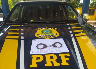 Mandado de prisão cumprido pela PRF