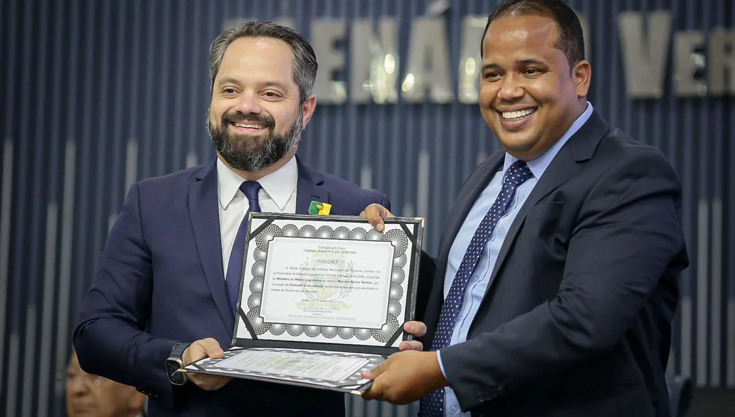 Marcelo Nolleto recebendo homenagem