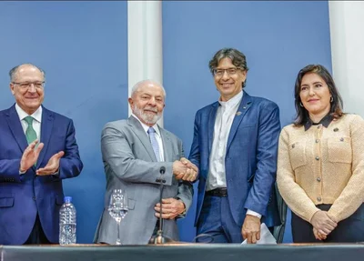Marcio Pochmann toma posse como novo presidente do IBGE, em cerimônia com a presença de Lula, Simone Tebet e Geraldo Alckmin