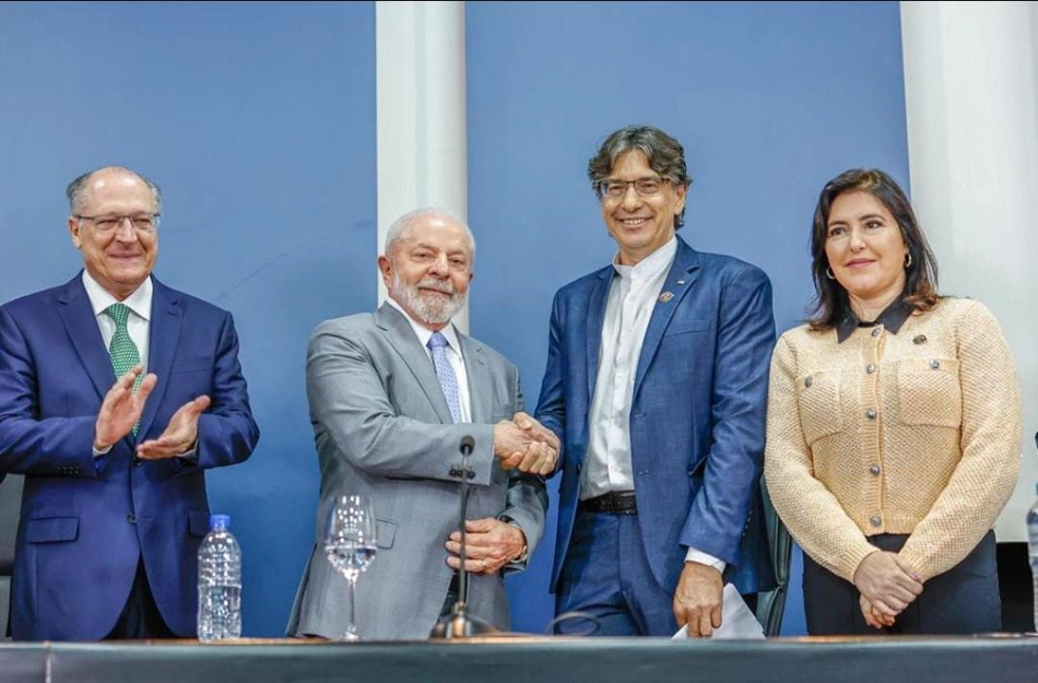 Marcio Pochmann toma posse como novo presidente do IBGE, em cerimônia com a presença de Lula, Simone Tebet e Geraldo Alckmin