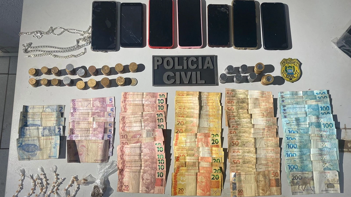 Material apreendido durante a terceira fase da Operação Controle