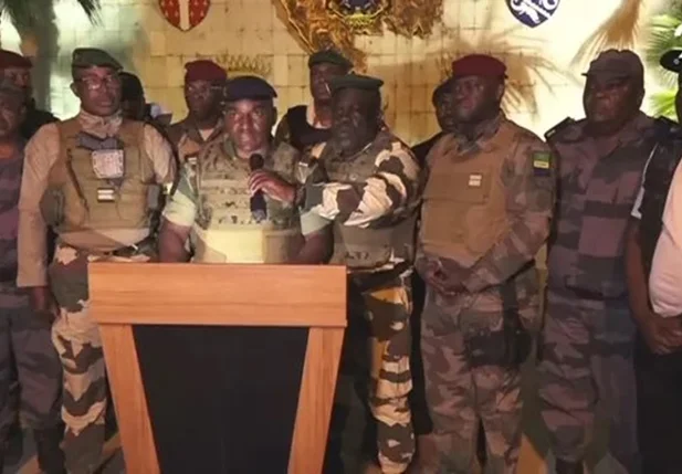 Militares tomam o poder no Gabão