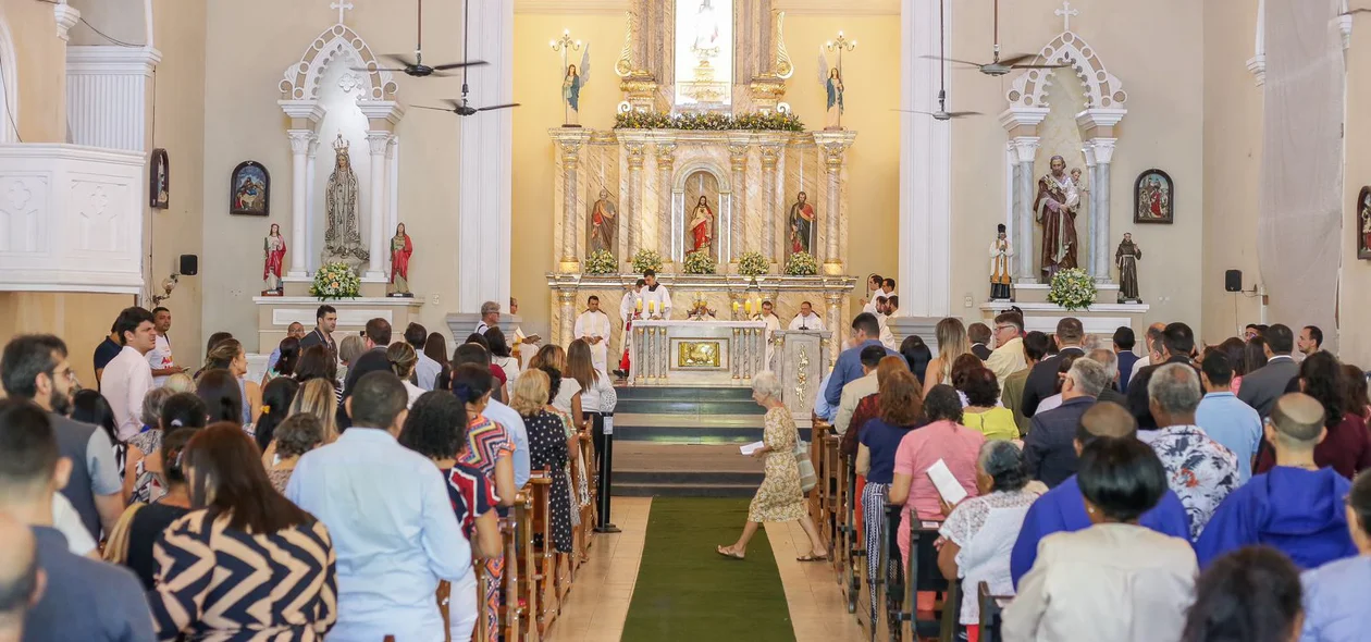 Missa em Ação de Graças, na Igreja Nossa Senhora do Amparo, na Praça Rio Branco