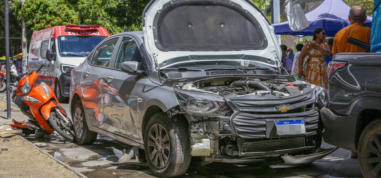 Motorista ainda colidiu em um Fiat Toro