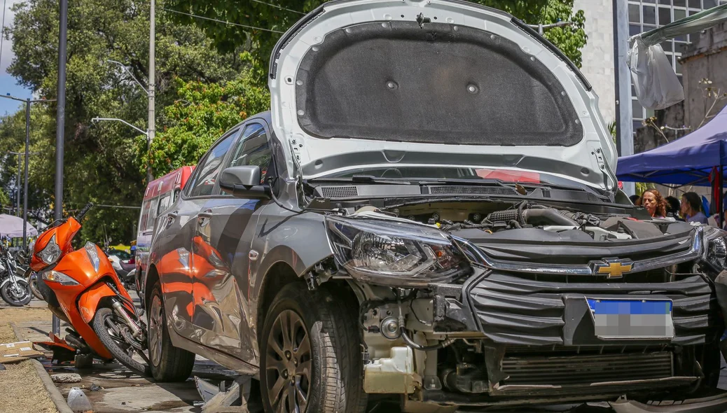 Motorista disse que carro estava com fumaça