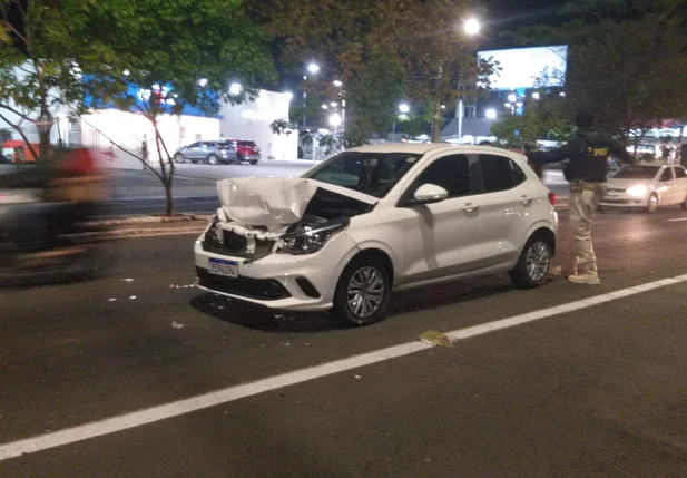 Motorista do Chevrolet Onix teria desmaiado no volante