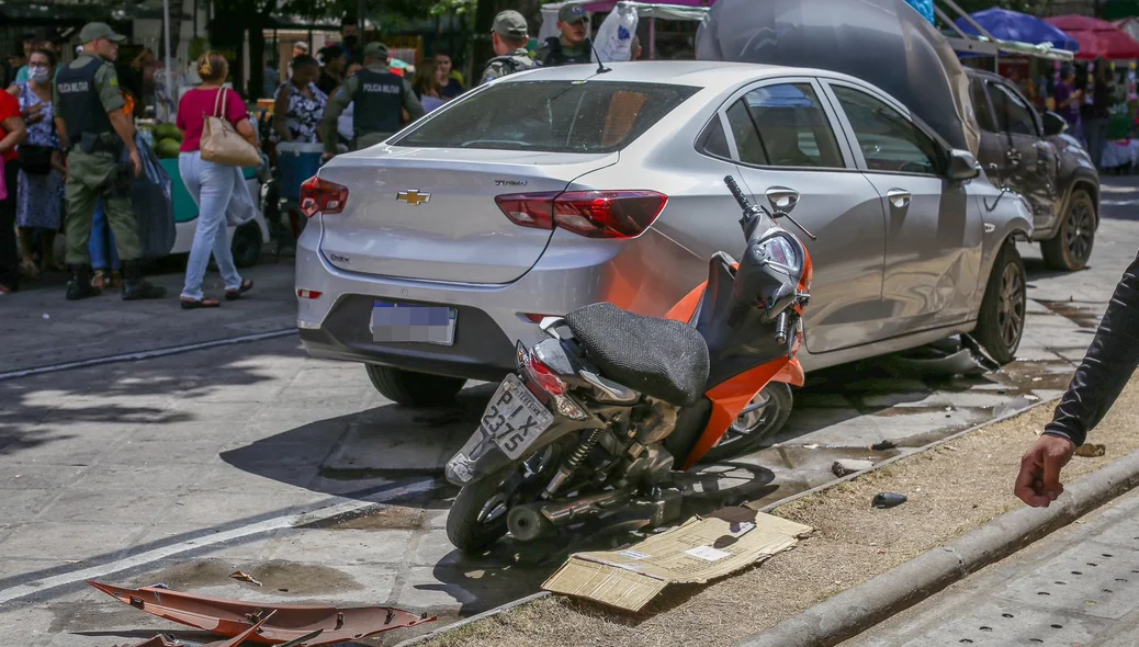 Motorista saiu arrastando a moto