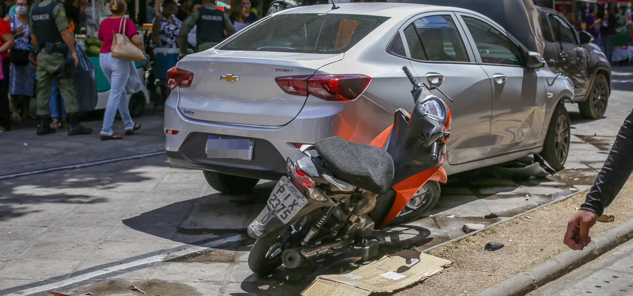 Motorista saiu arrastando a moto