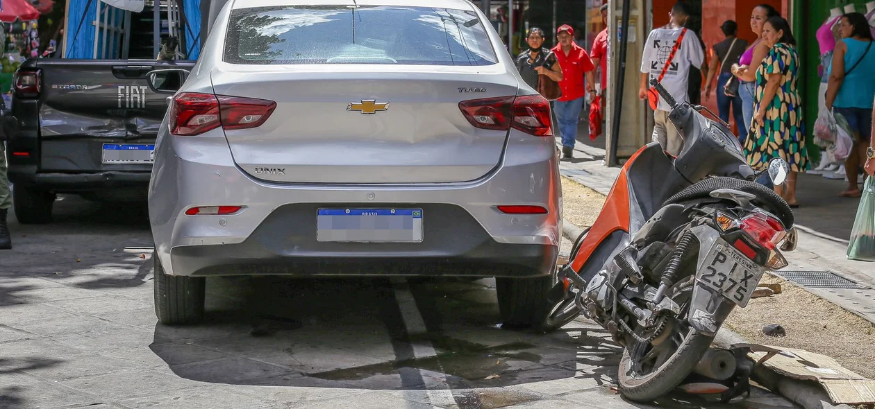 Mulher perdeu o controle do carro