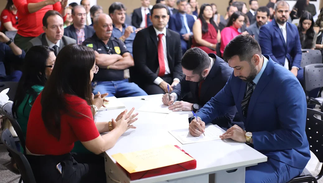 Novos delegados do Piauí assinam Termo de Posse