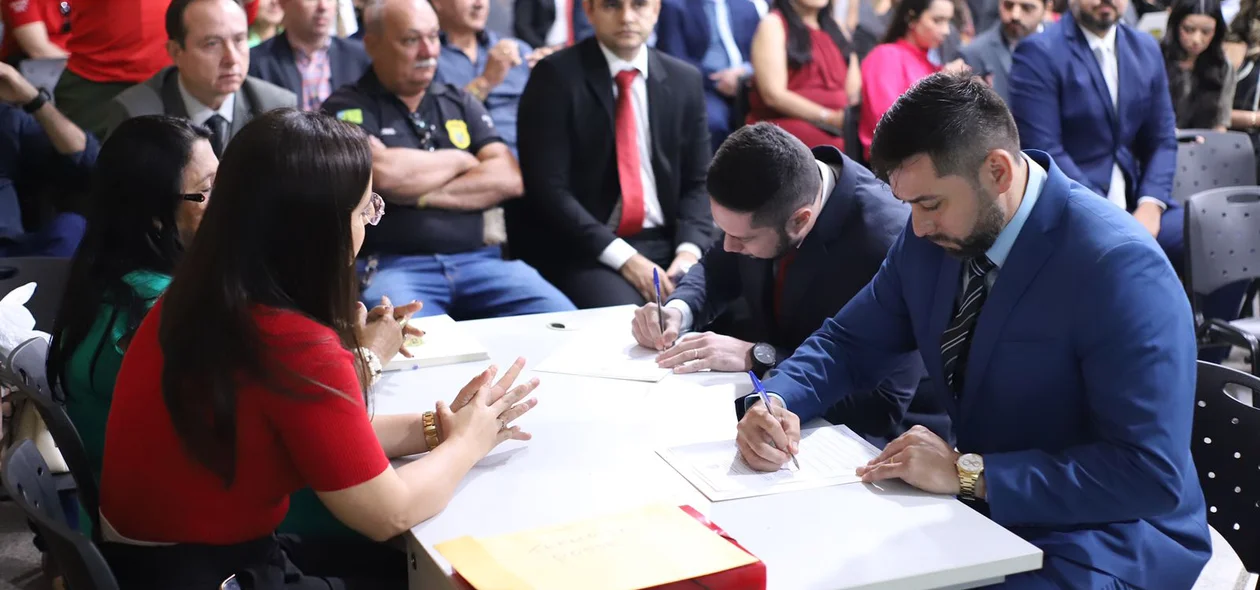 Novos delegados do Piauí assinam Termo de Posse