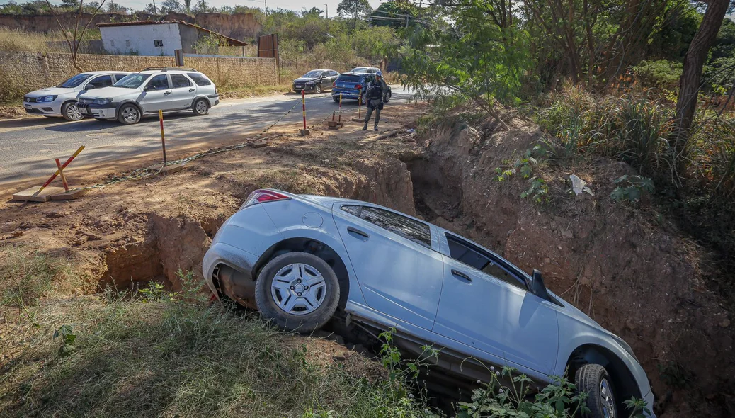 O carro caiu após um acidente
