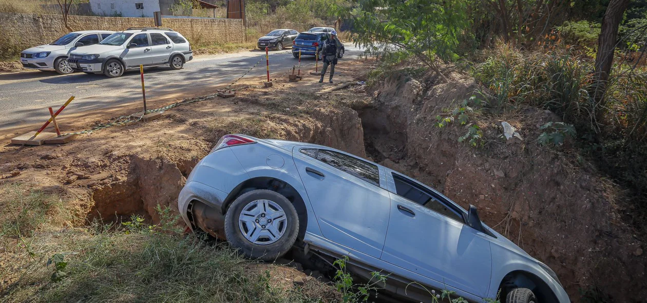 O carro caiu após um acidente