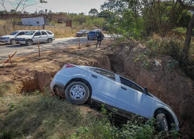 O carro caiu após um acidente