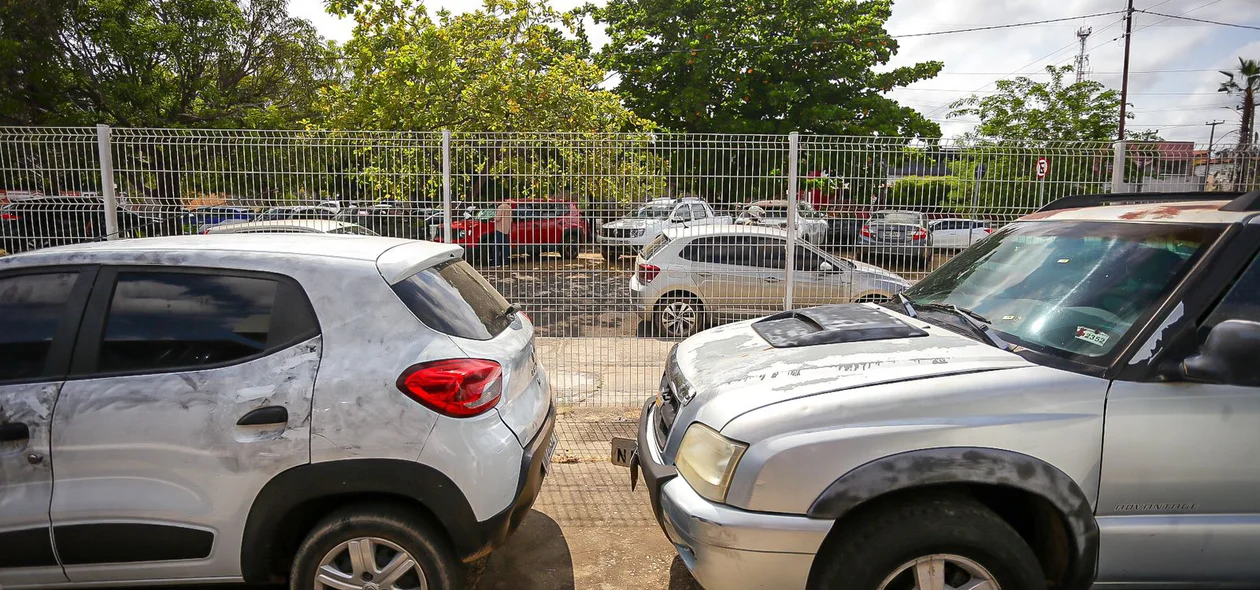O carro usado pelos criminosos foi submetido à perícia e está no pátio do DHPP