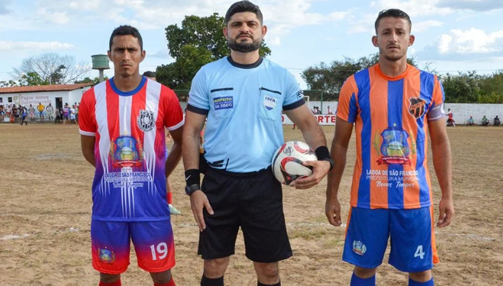 O jogo ocorreu no Estádio Municipal da cidade