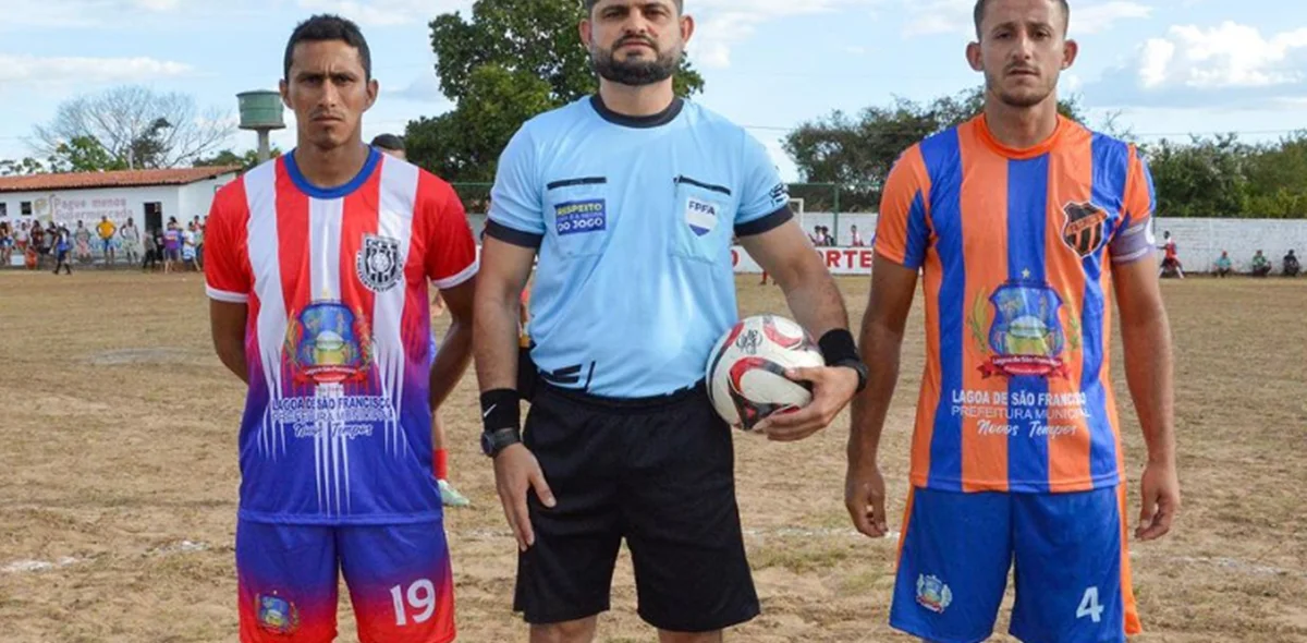 O jogo ocorreu no Estádio Municipal da cidade