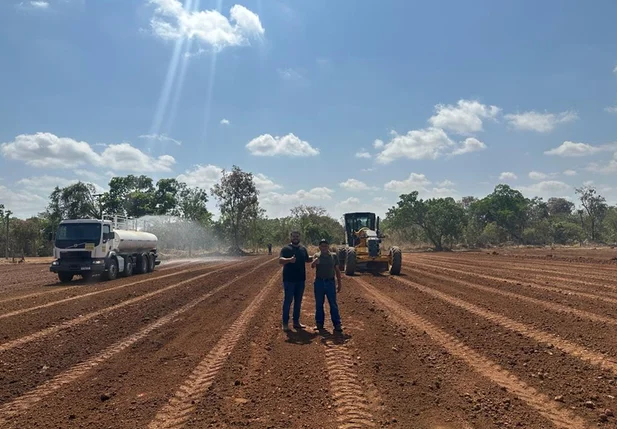 Obra da usina fotovoltaica em Uuçuí