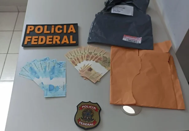 PF prende homem em flagrante com dinheiro falso