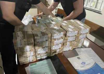 Pilha de R$ 3,2 milhões apreendidos pela PF em operação contra esquema de proprina na UERR, em Boa Vista