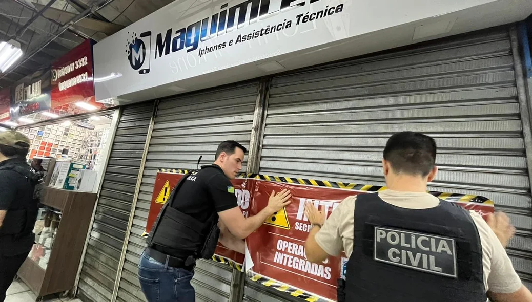 Polícia Civil interdita a loja Maguim do Cell, no Shopping da Cidade, em Teresina
