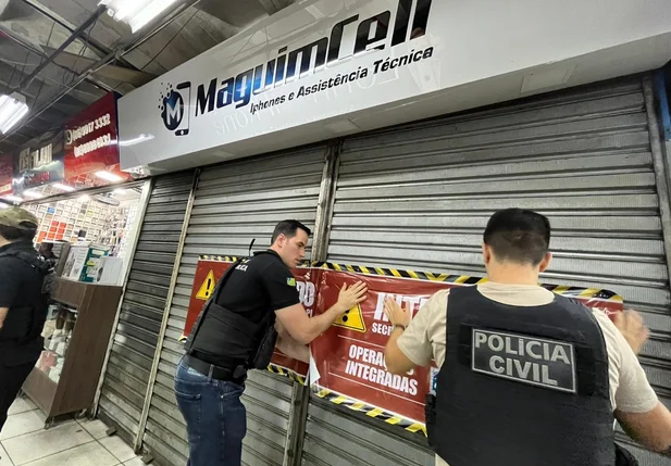 Polícia Civil interdita a loja Maguim do Cell, no Shopping da Cidade, em Teresina