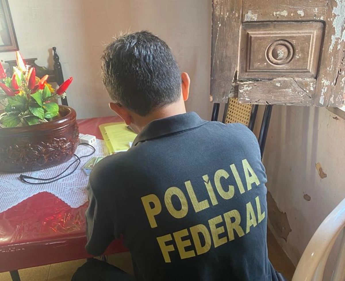 Polícia Federal no Piauí durante cumprimento de mandados em Parnaíba