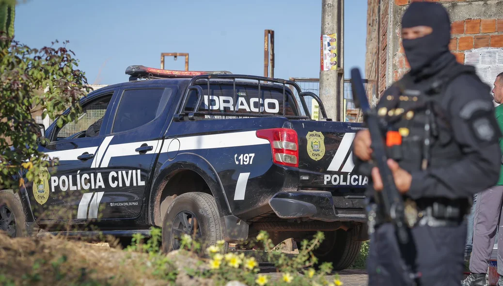 Policiais do DRACO em ação na Dagmar Mazza