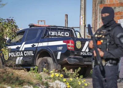 Policiais do DRACO em ação na Dagmar Mazza