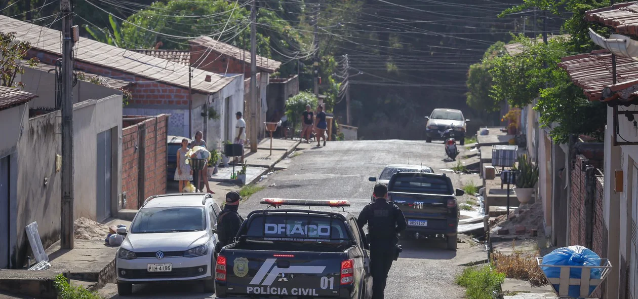 Policiais do DRACO na Vila Dagmar Mazza