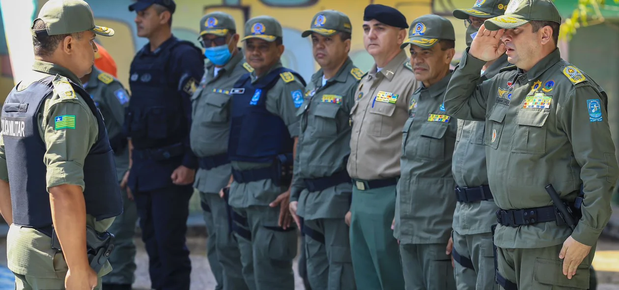Policiais presentes no evento
