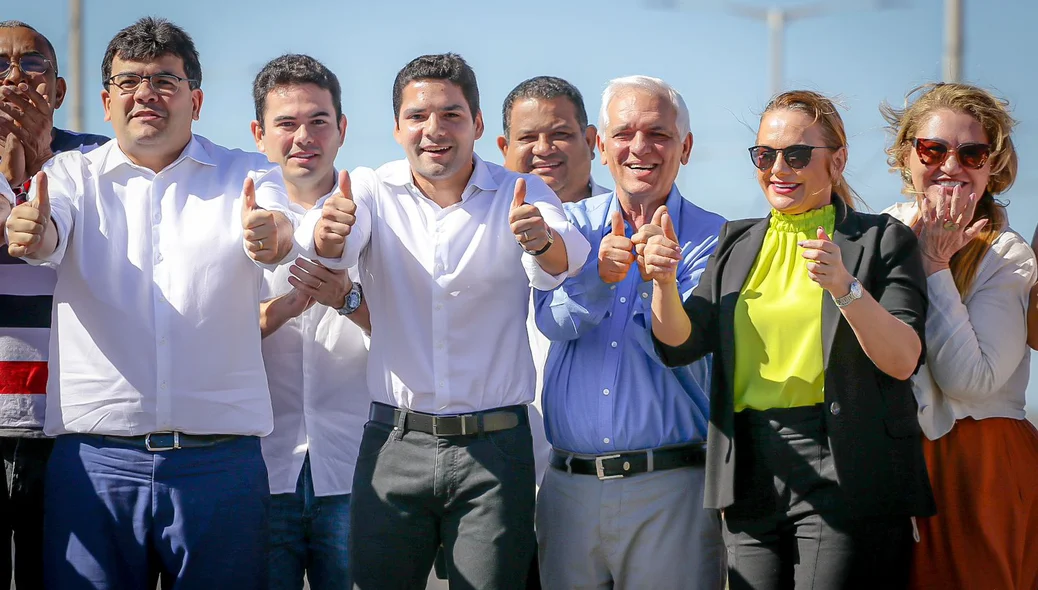 Políticos presentes na inauguração