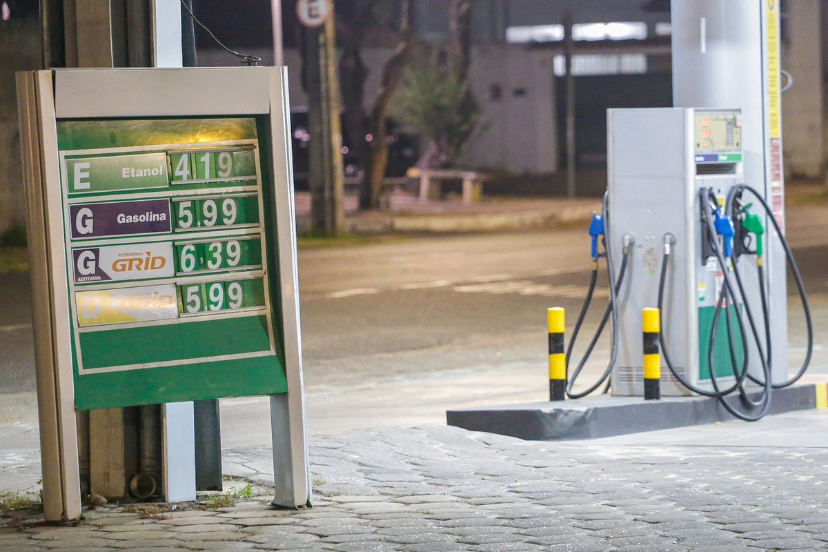 Posto de gasolina na Avenida Centenário