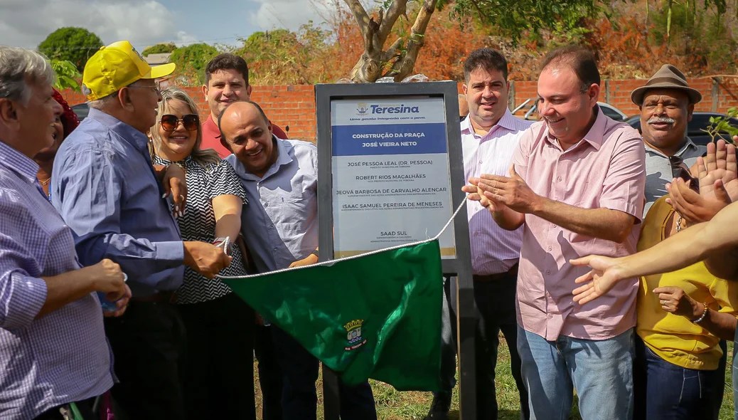 Praça Tenha Fé foi inaugurada nesta terça-feira (22)