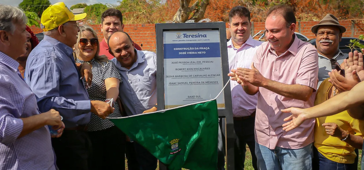 Praça Tenha Fé foi inaugurada nesta terça-feira (22)