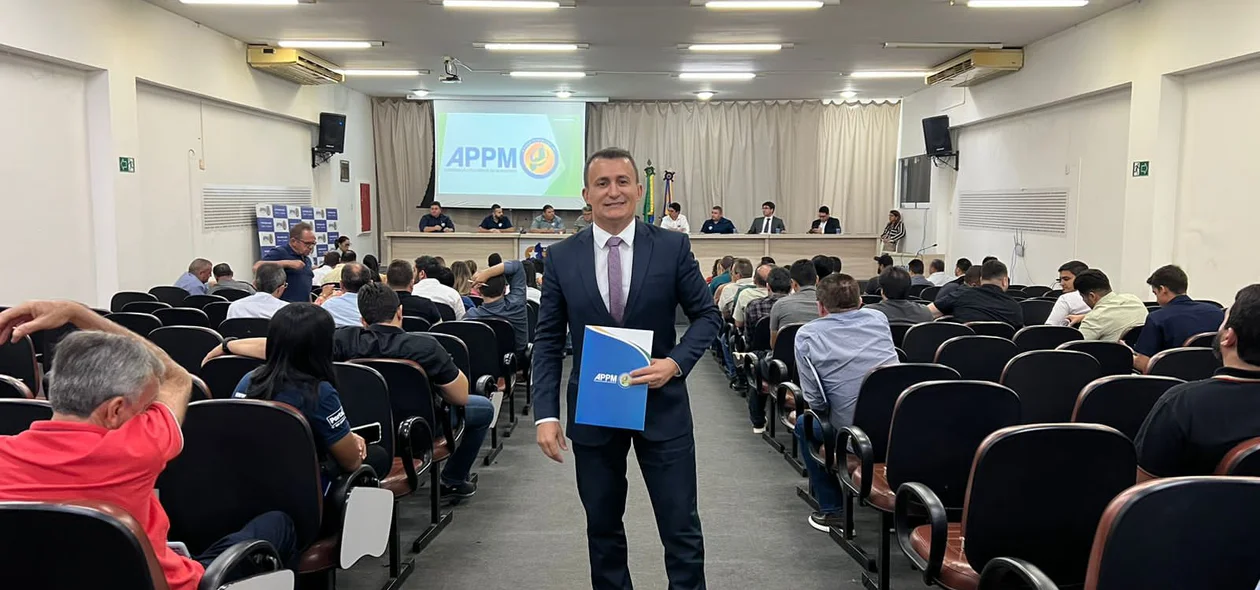 Prefeito de Curimatá, Valdecir Júnior, participou da reunião de gestores municipais