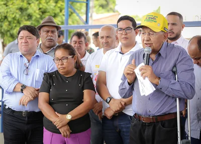 Prefeito Dr. Pessoa na inauguração da praça