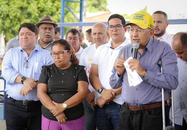 Prefeito Dr. Pessoa na inauguração da praça