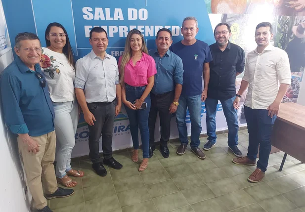 Prefeito Eudes recebe gerente do Sebrae e discute eixos de trabalho do programa Cidade Empreendedora