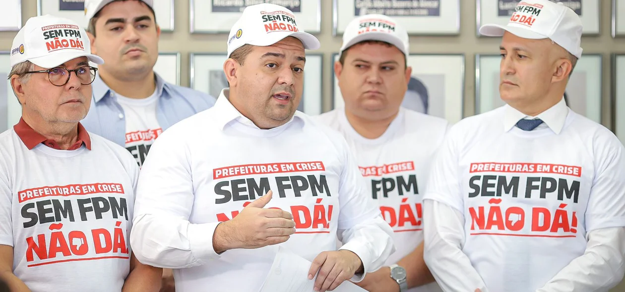 Prefeito Toninho de Caridade conversa com a imprensa
