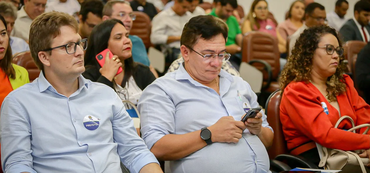 Prefeitos em reunião