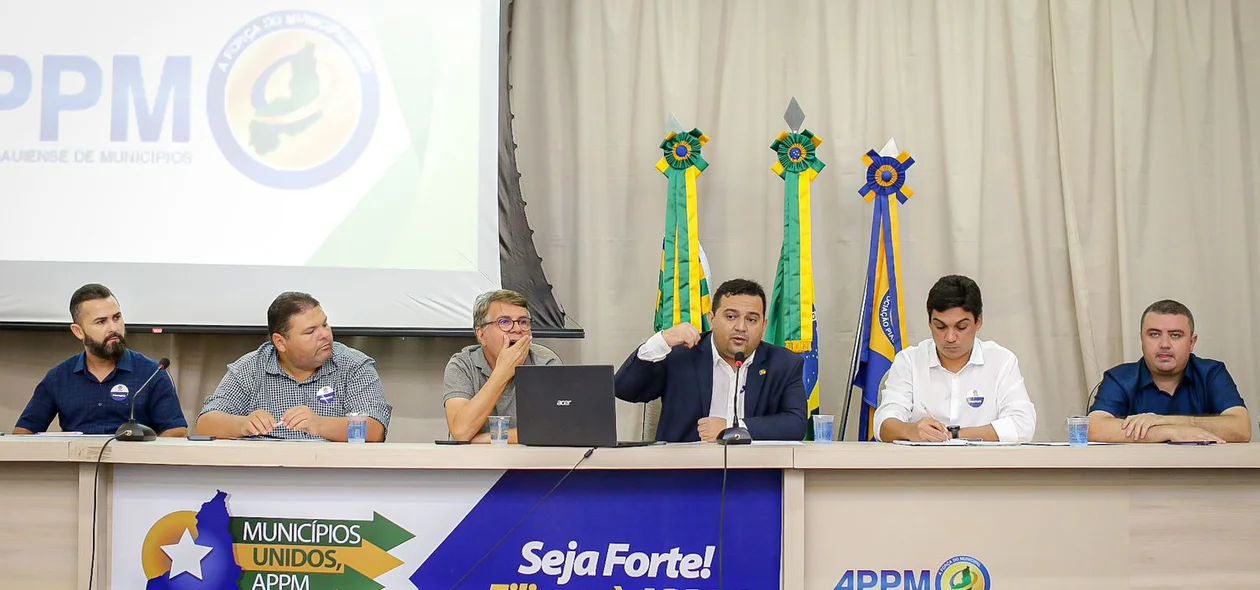 Prefeitos reunidos na sede da APPM