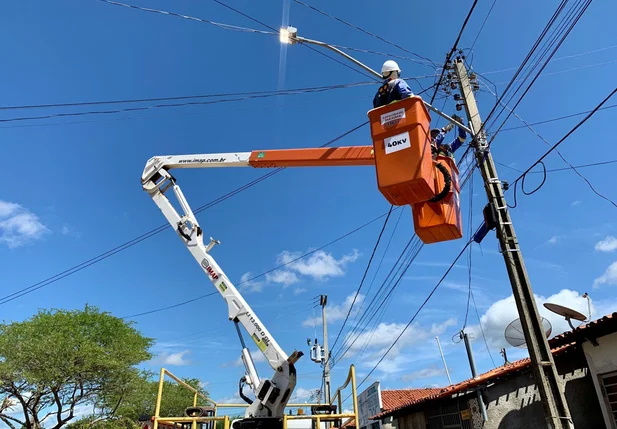Prefeitura de Esperantina faz reposição de lâmpadas de LED na cidade