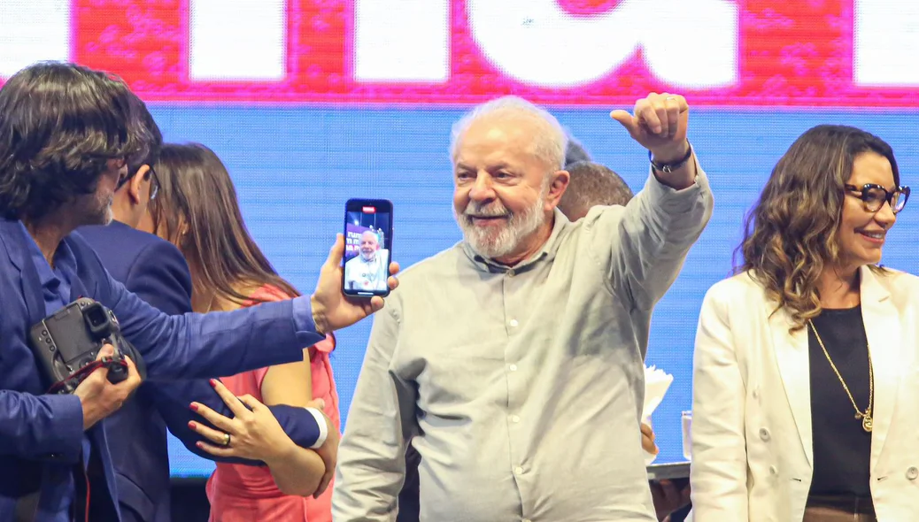 Presidente Lula reúne multidão para lançamento do programa Brasil sem Fome