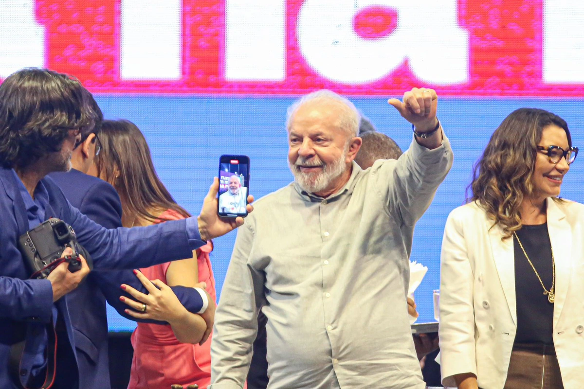 Presidente Lula reúne multidão para lançamento do programa Brasil sem Fome