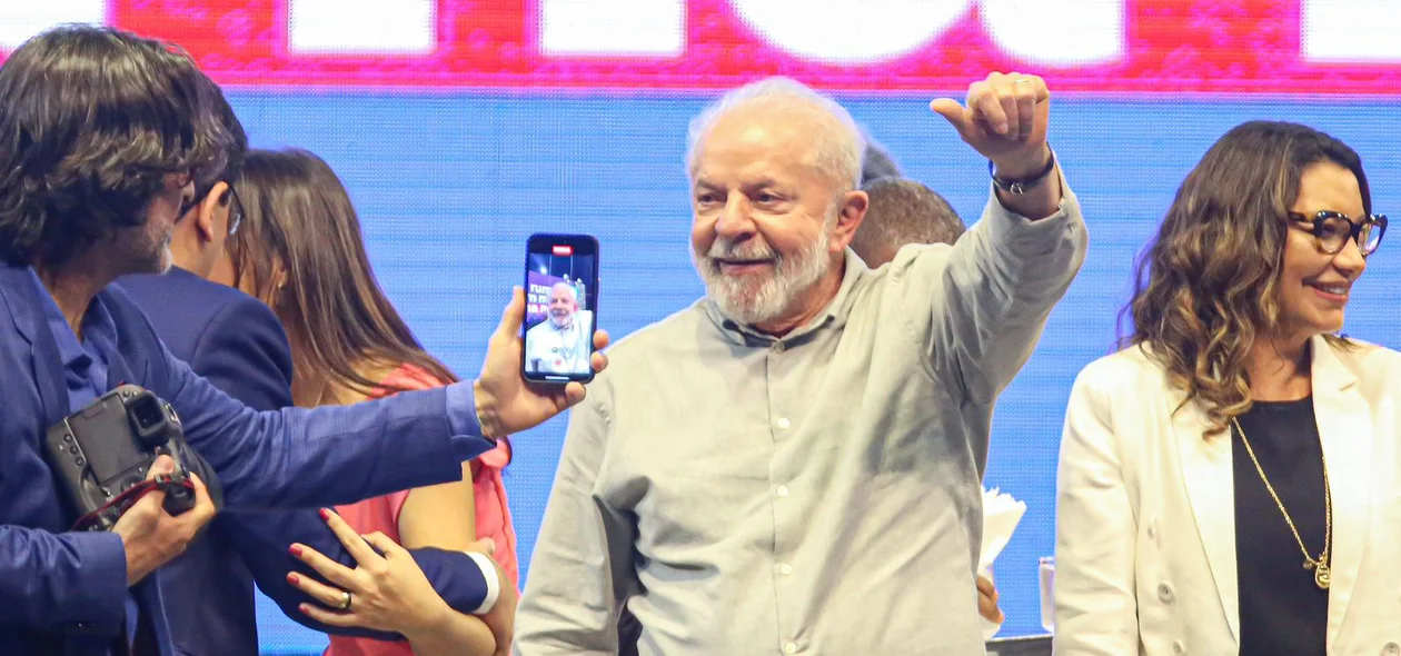 Presidente Lula reúne multidão para lançamento do programa Brasil sem Fome