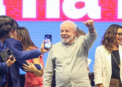 Presidente Lula reúne multidão para lançamento do programa Brasil sem Fome